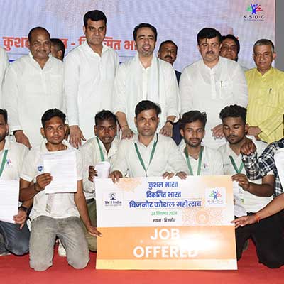 4400 candidates get job offer letters at Bijnor Kaushal Mahotsav; Jayant Chaudhary  felicitates young achievers